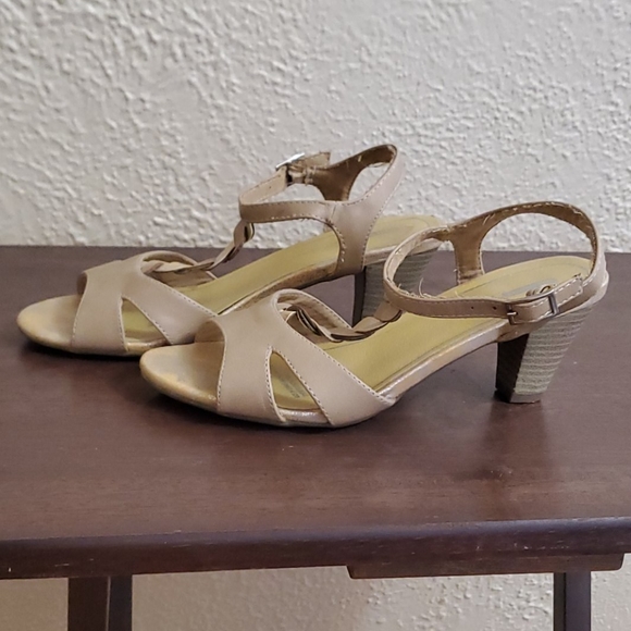 Tender Tootsies $20 Shoes Size 7 - Picture 3 of 3